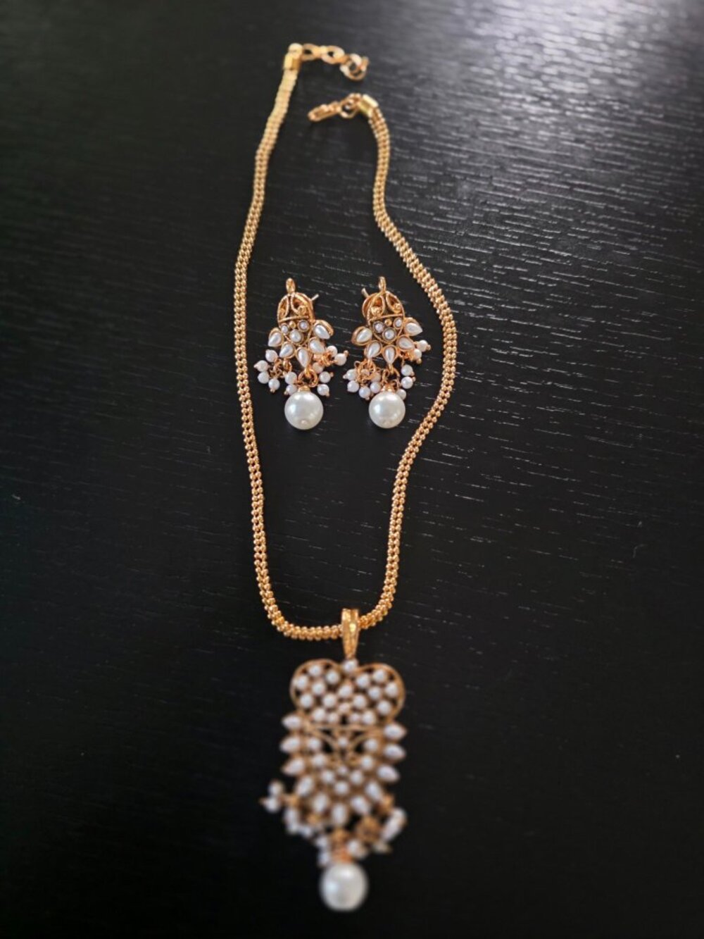NWOT Gold-Tone Faux Pearl Pendant Necklace & Chandelier Earring Set Indian